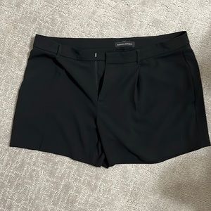 Banana republic women’s size 8 black short